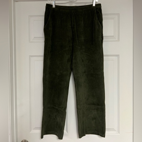 L.L. Bean Pants - L.L. Bean Women's Dark Green Straight Leg Corduroy Pants Size: Petite Medium